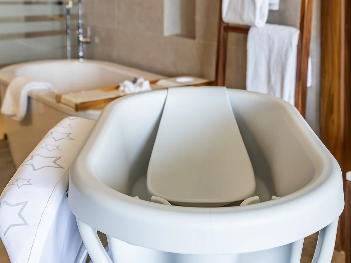 Standard bathtub
