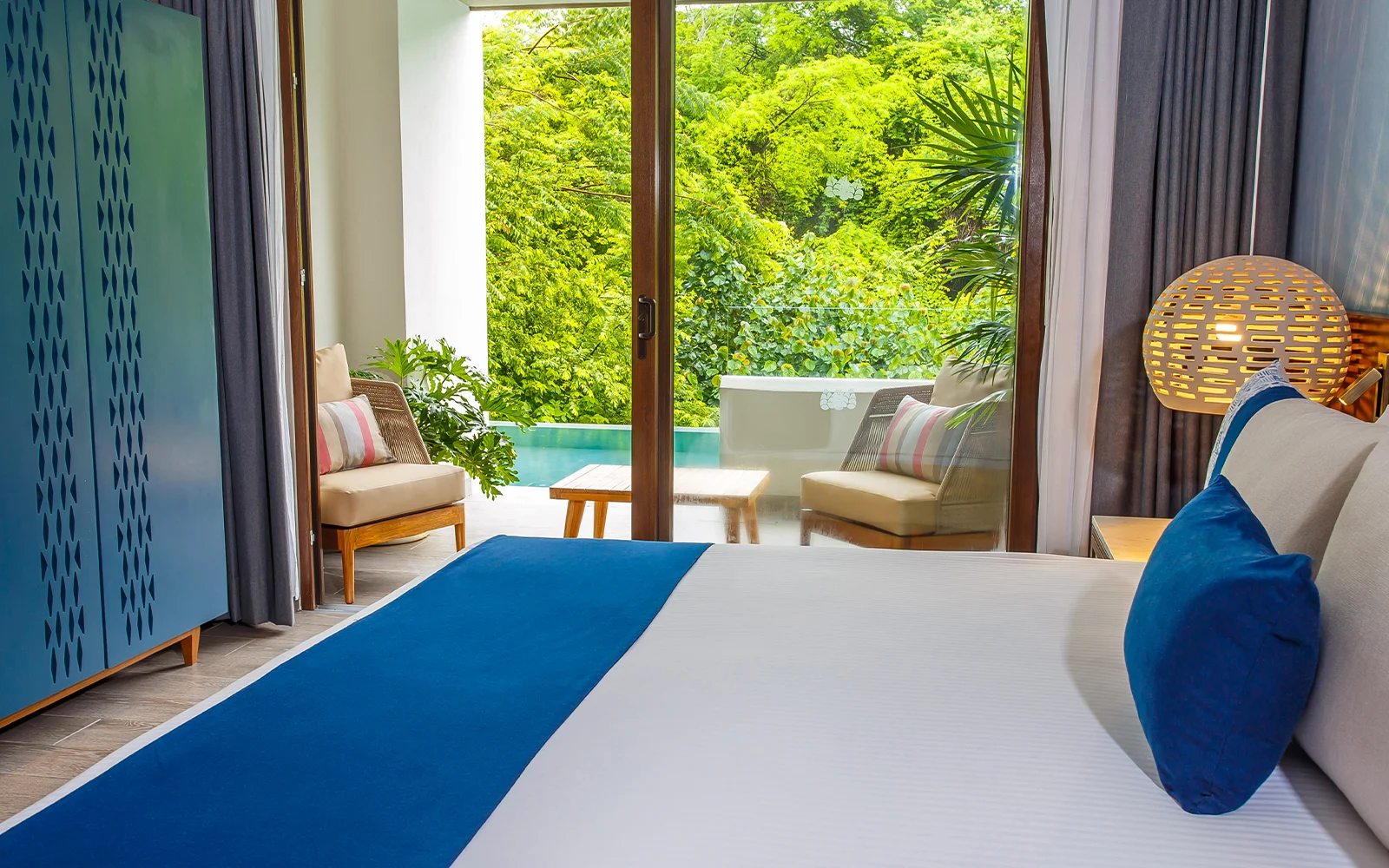 Allure Room Swim-Up - Jungle View