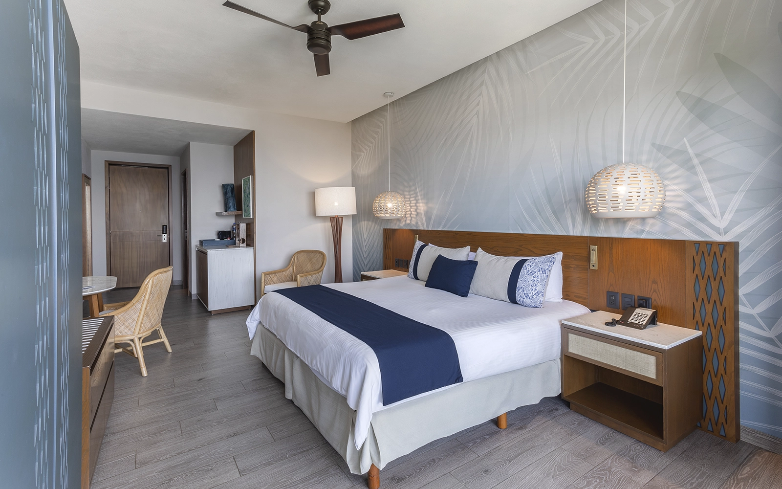Lush Room