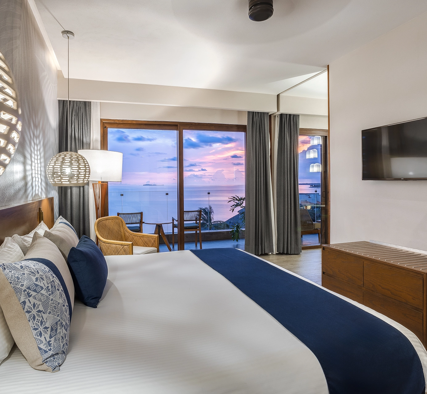 Lush Room